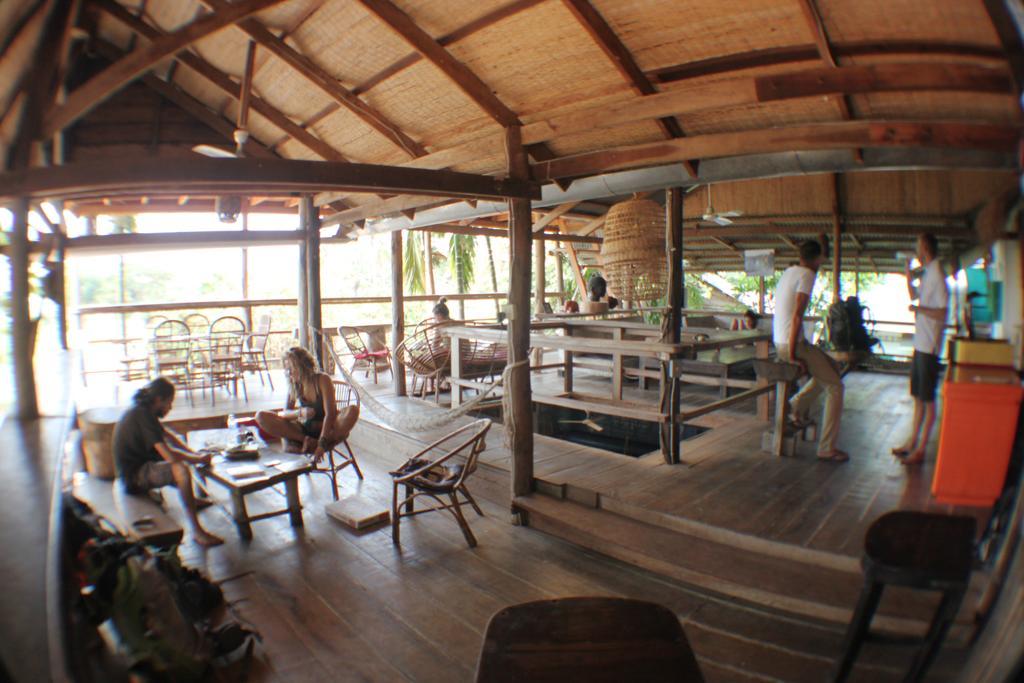 Kepmandou Lounge-Bar Bed & Breakfast Phòng bức ảnh