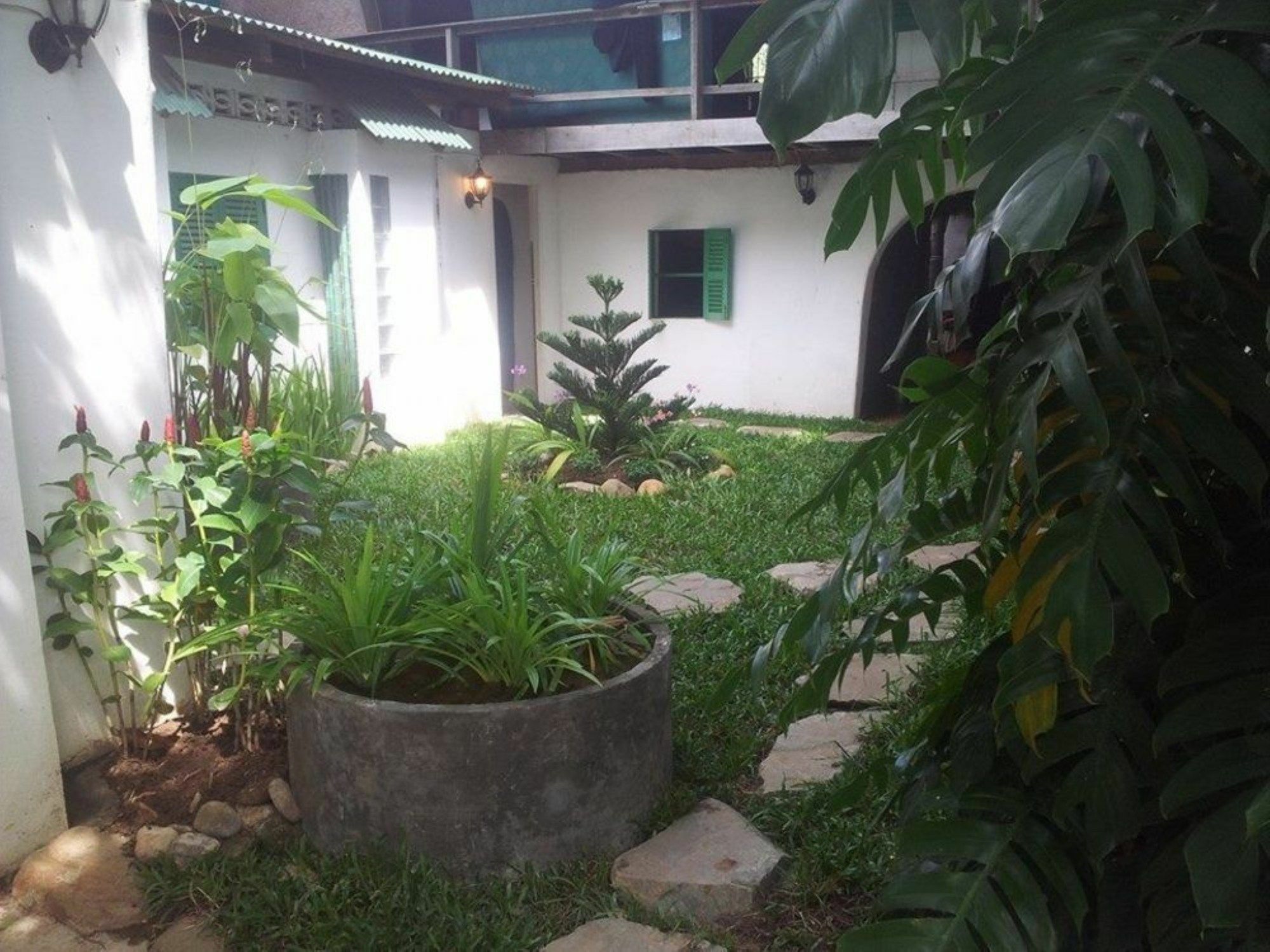 Kepmandou Lounge-Bar Bed & Breakfast Ngoại thất bức ảnh